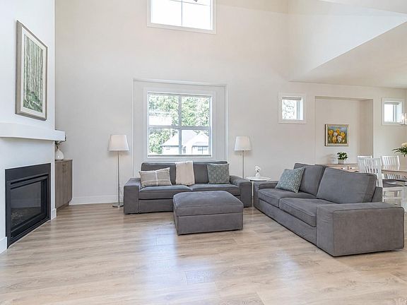 4th image of 832 Ashbury Ave