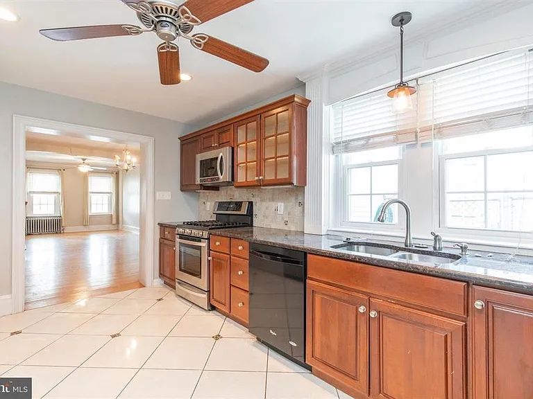 620 E Hector St — Photo 6