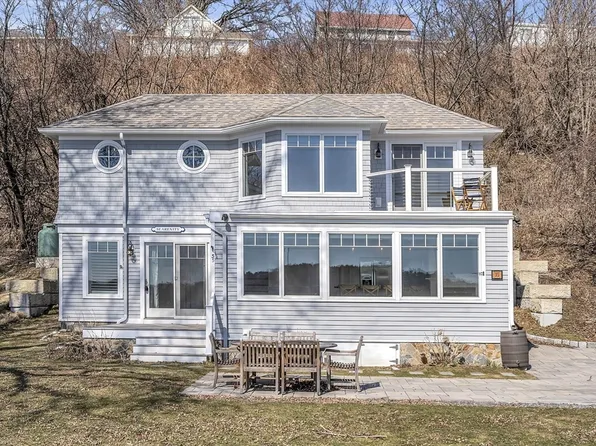 35 River Rd, Ipswich, MA 01938