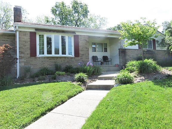 3rd image of 3882 Chatwood Ct