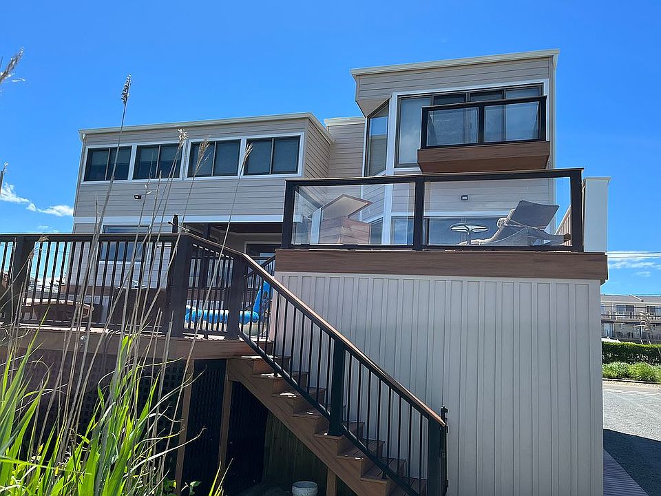 2nd image of 566 Dune Rd