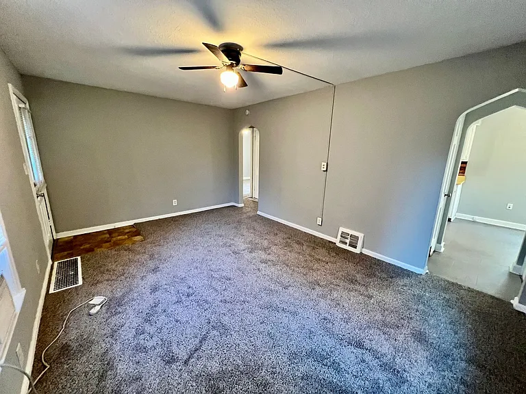 2304 S Hall Rd — Photo 10