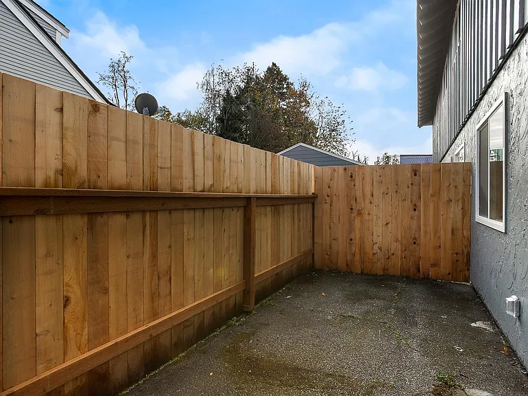 305 13th St SW #B-C — Photo 9