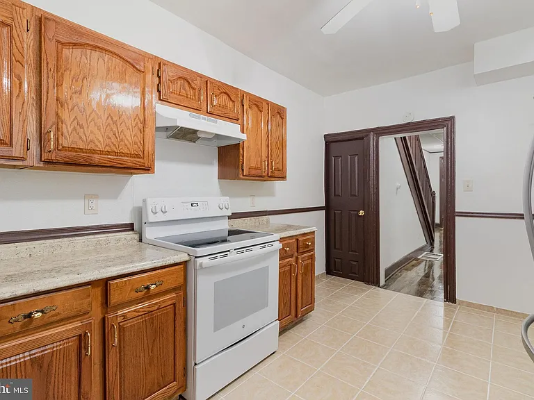 1353 Howard St — Photo 15