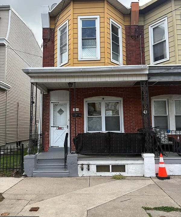 604 Hunter St