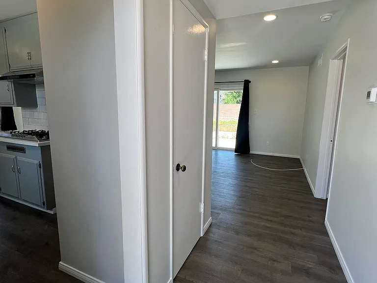 1502 Loranne Ave — Photo 5
