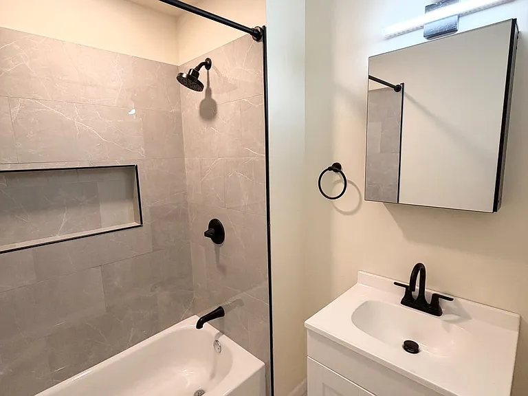 240 W Ontario St #1 — Photo 6