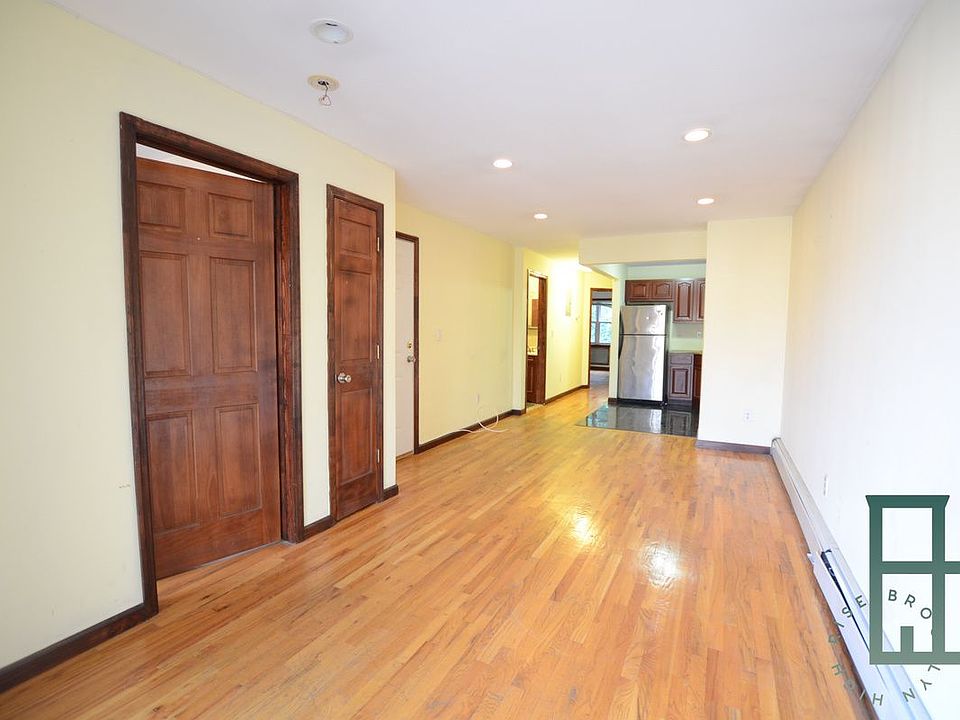 1st image of 221 Quincy St APT 3