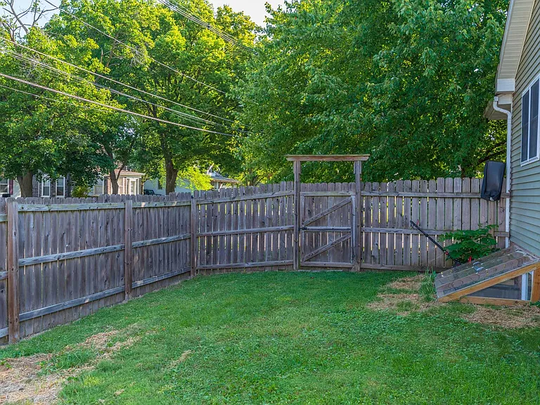 1612 N Roosevelt Ave — Photo 18