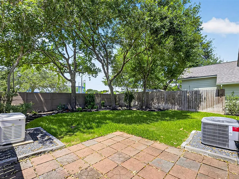 16174 Golden Sands Dr — Photo 20