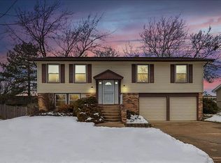 223 Freeport Dr, Bloomingdale, IL 60108