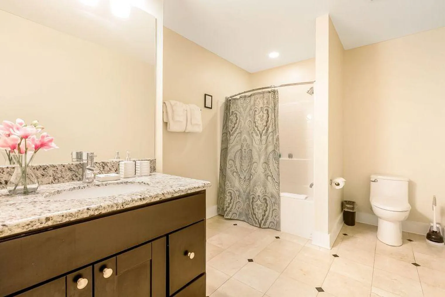 1 bed, 1.0 bath, 645 sqft, $3,851 — Photo 3