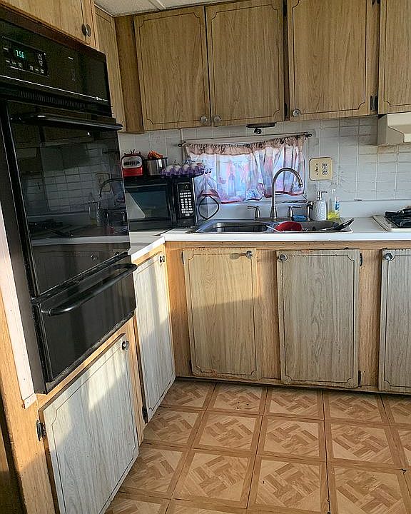 2nd image of 1100 W Alondra Blvd Space 37