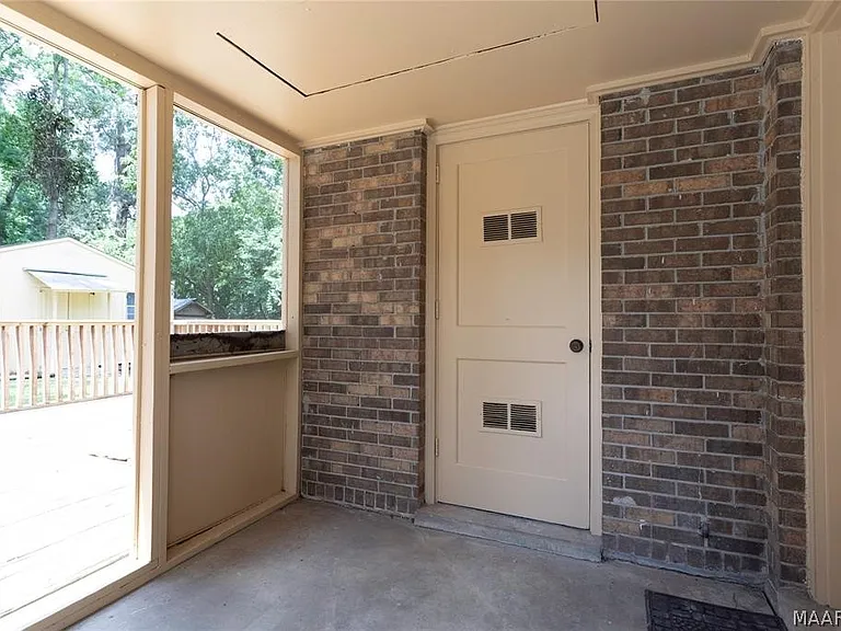 3318 Habersham Rd — Photo 15