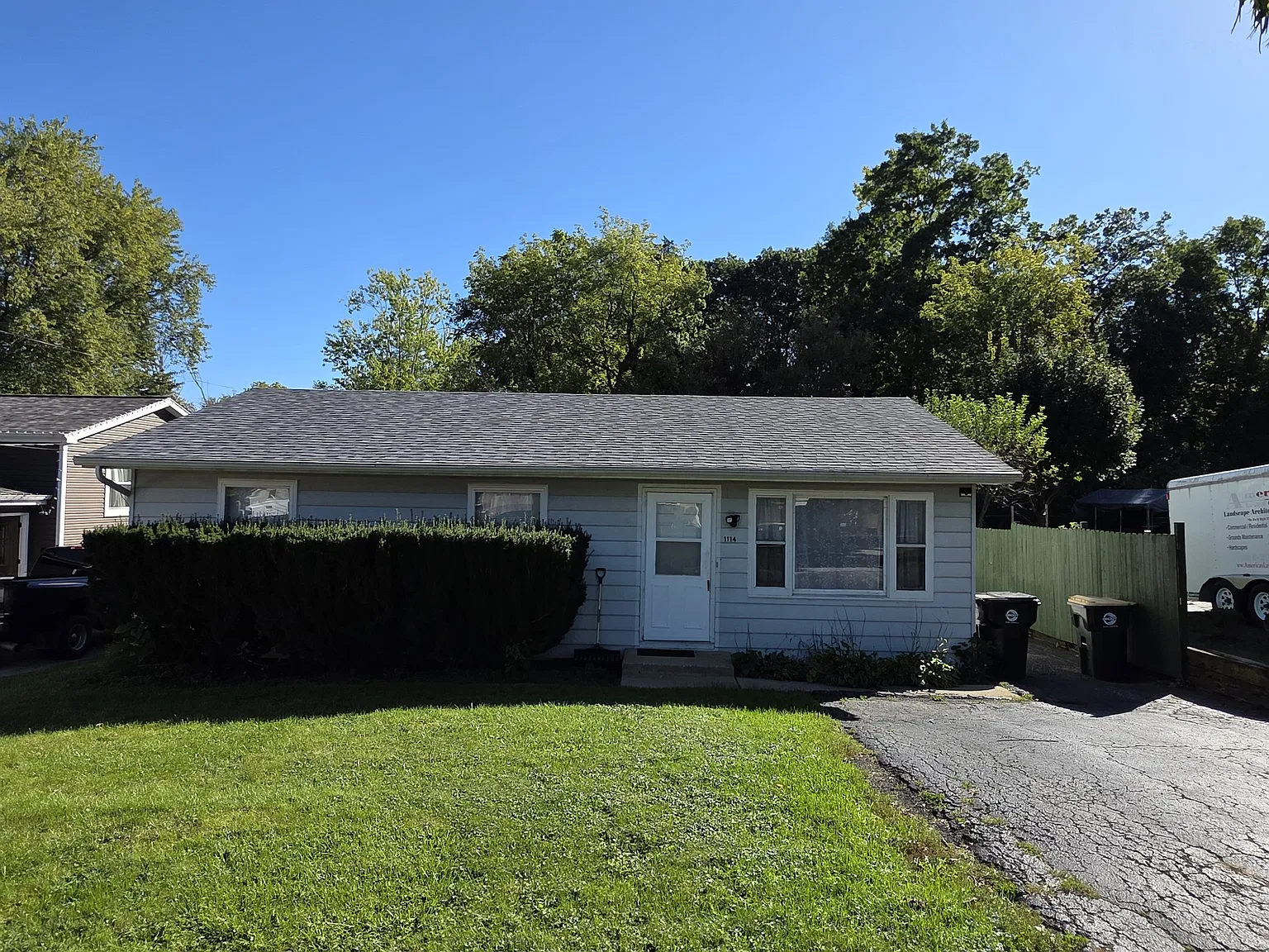 3 bed, 990 sqft, $2,200 — Photo 1