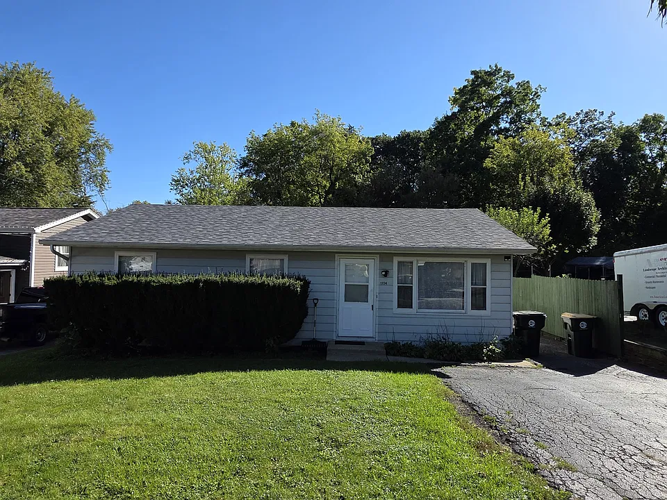 1114 N Oak Ter