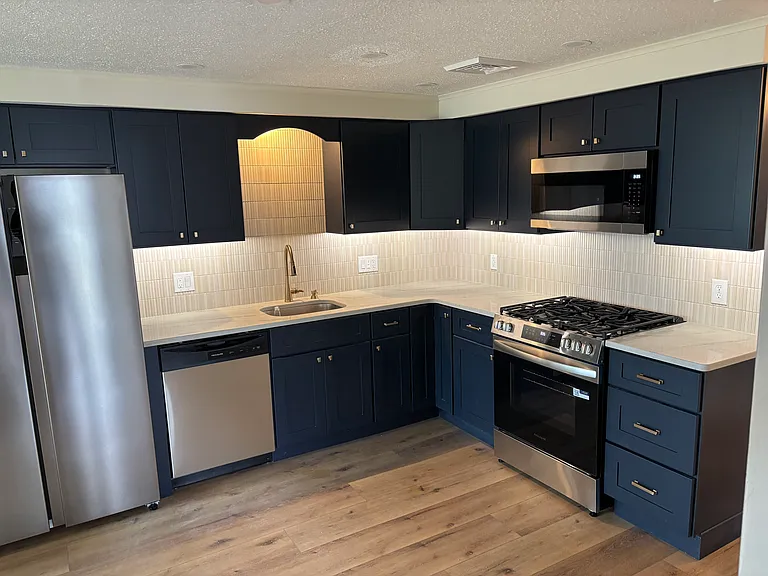 467 N Dover Ave — Photo 3