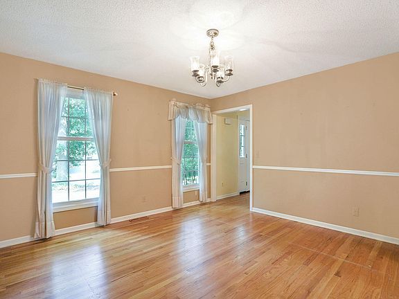 5th image of 3840 Oak Tree Dr SE