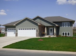 223 Summerset Ln SE, Hutchinson, MN 55350