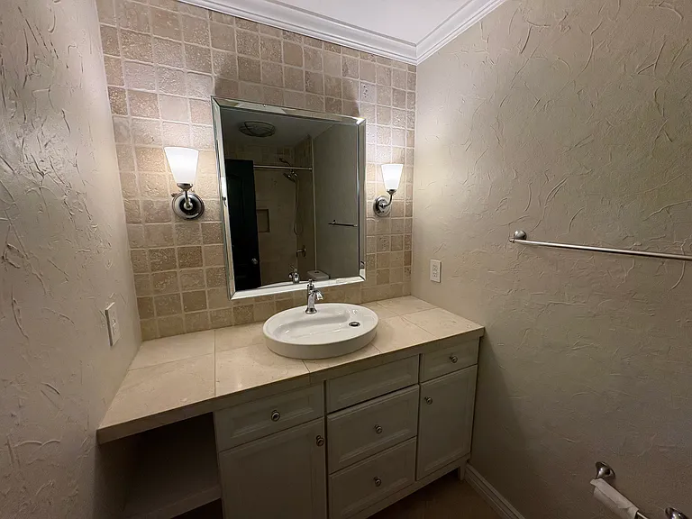 213 W 22nd Ave #302 — Photo 16