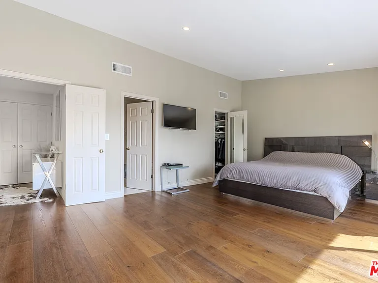 2637 Angelo Dr — Photo 33