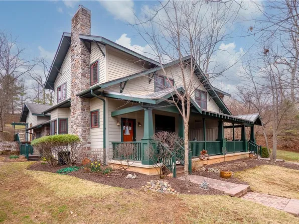 3483 Cobble Creek Ct, Hellertown, PA 18055