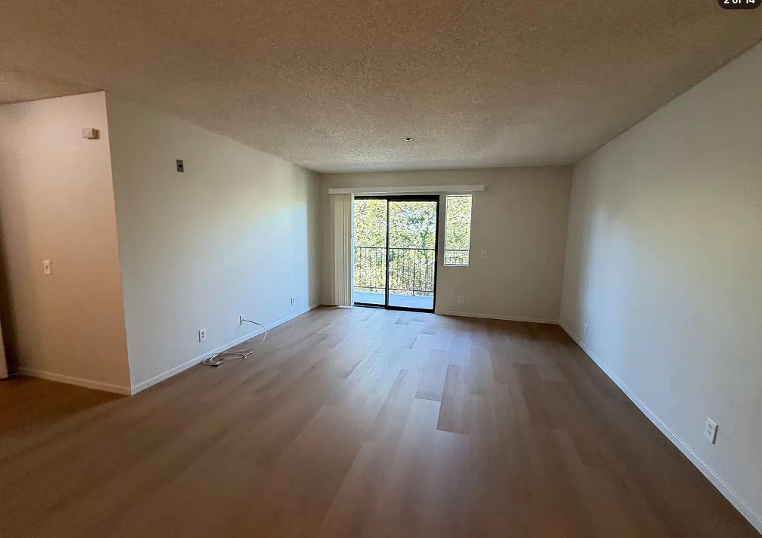 Large 2 bedroom 2 bathroom Condo Available NOW — Photo 2
