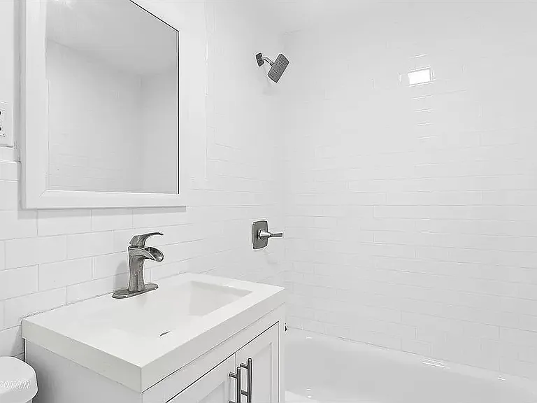 402 Franklin Ave #3 — Photo 4