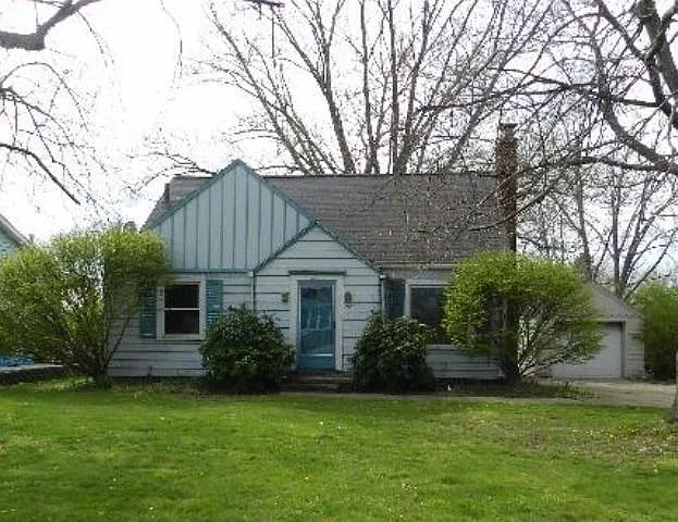 4637 Grandview Ave NE photo 1