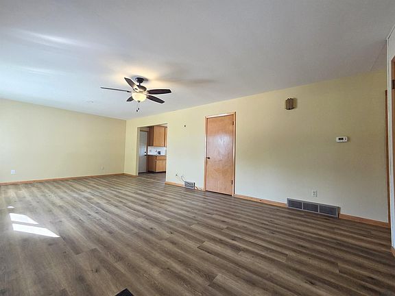 4th image of 305 James St