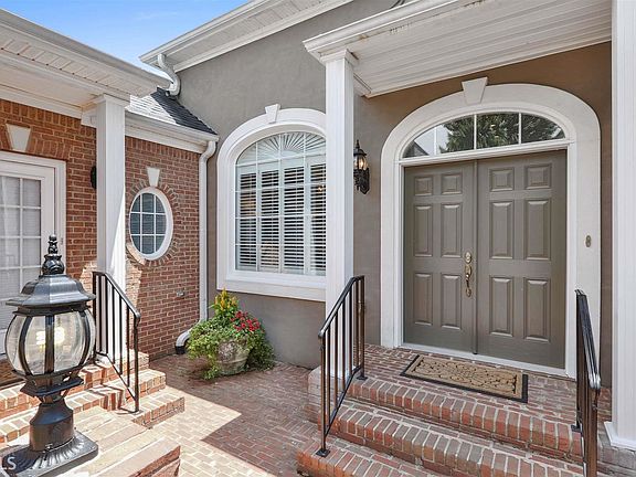 3rd image of 107 Crown Ct