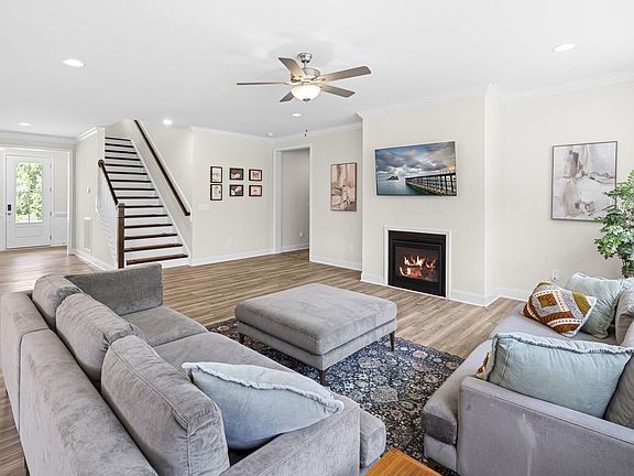 2nd image of 6617 Summit Creek Dr