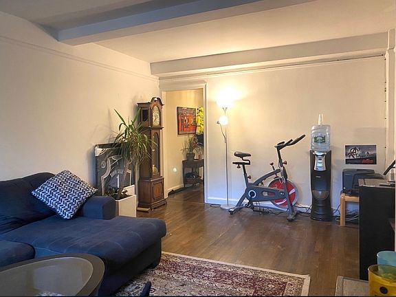 4th image of 330 E 43rd St #908