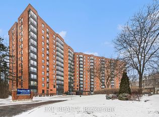 80 Sandcastle Dr #404, Ottawa, ON K2H 9E7