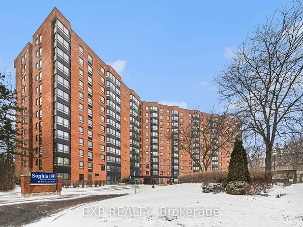 80 Sandcastle Dr #404, Ottawa, ON K2H 9E7
