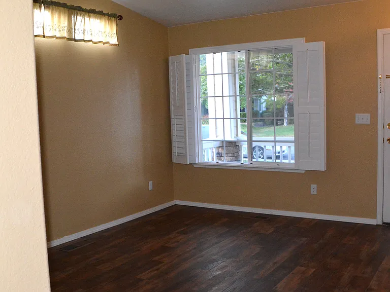 1610 Westmont Ln — Photo 6