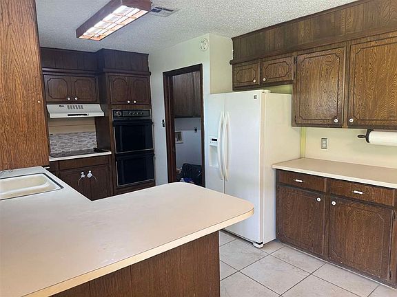 5th image of 122 SW 75th St