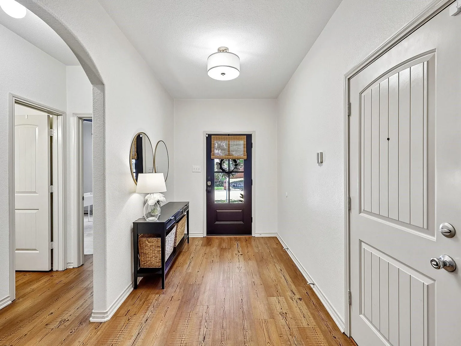 5 bed, 2924 sqft, $3,200 — Photo 2