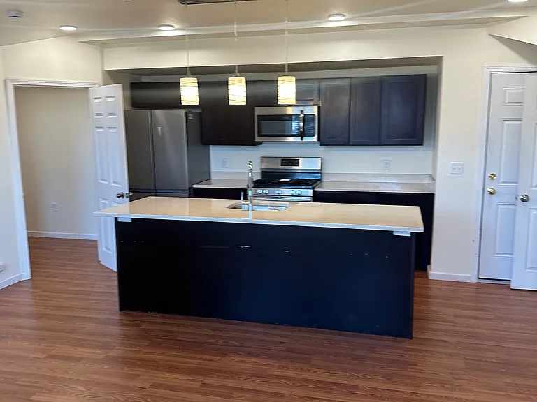 171 Schiller St #A01 — Photo 3