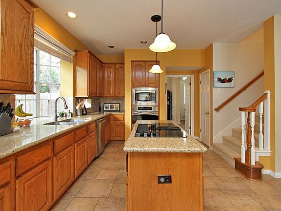 4th image of 1718 Brush Creek Dr