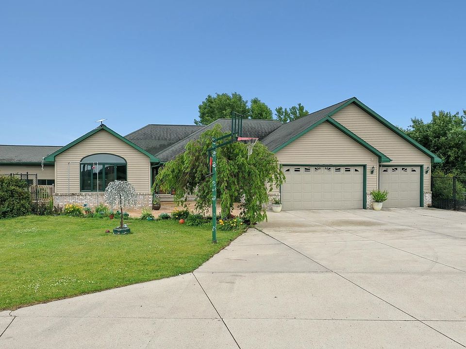 1st image of 23689 Manitowoc Rd