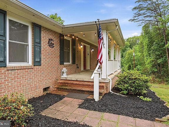 2nd image of 211 Creekview Ln