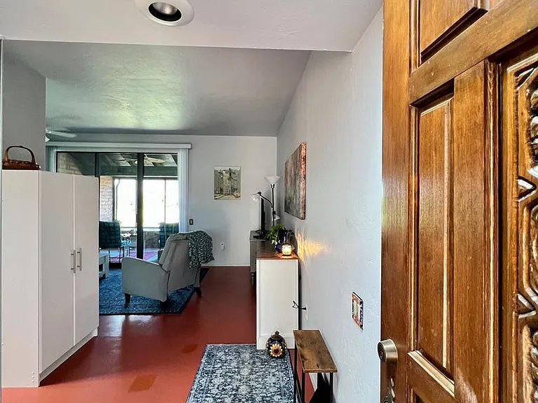 2521 S Calle De Humes — Photo 2