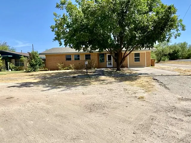 2300 W Marcy Dr — Photo 1