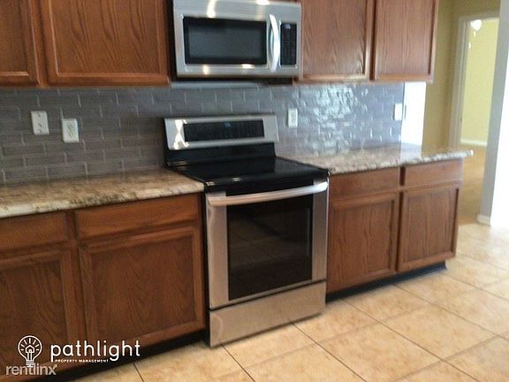 3rd image of 3078 Donato Dr N