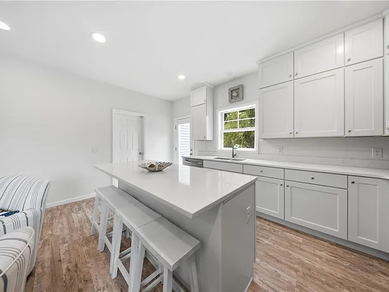 24 Wanda St #B — Photo 11