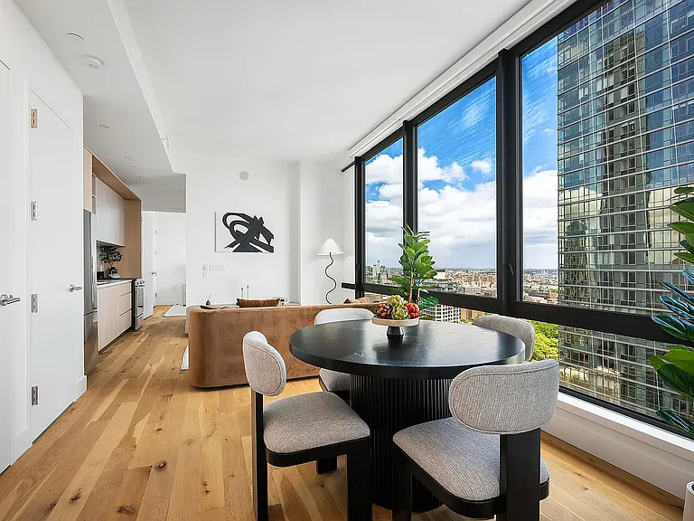 20 Rockwell Pl #Penthouse 3903S — Photo 4