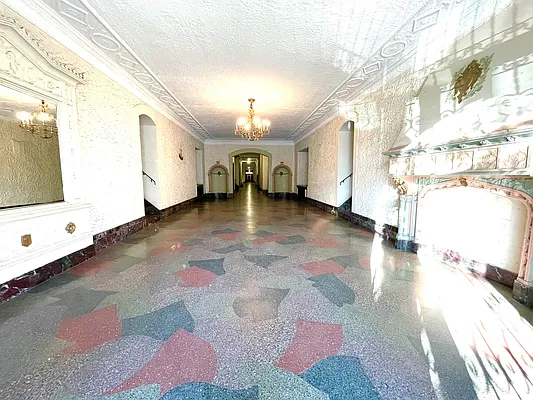 Rented by R New York | media 9