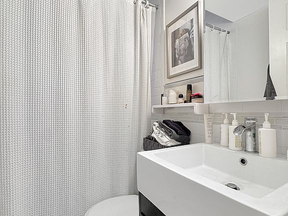 5th image of 54 E 3rd St APT 6