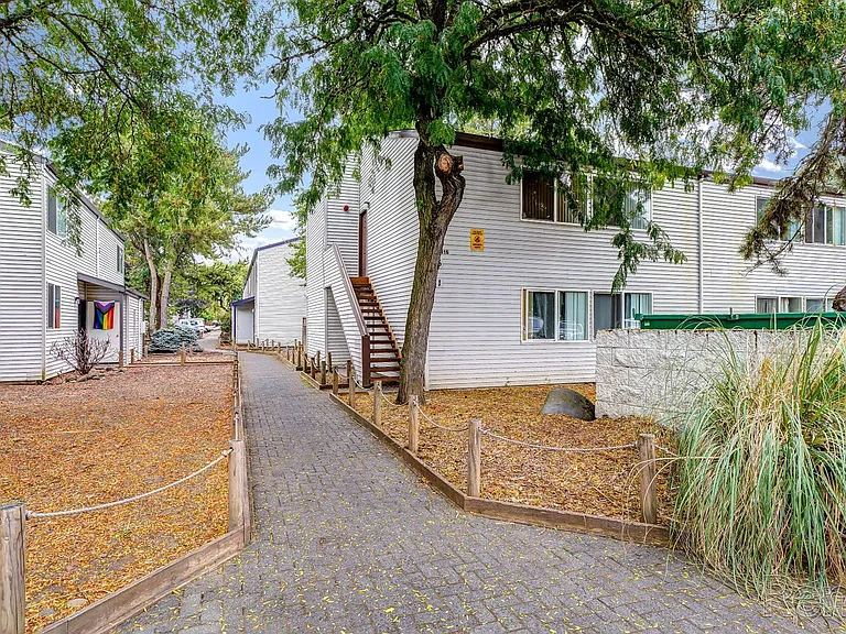 Images Columbia Apartments — Photo 46